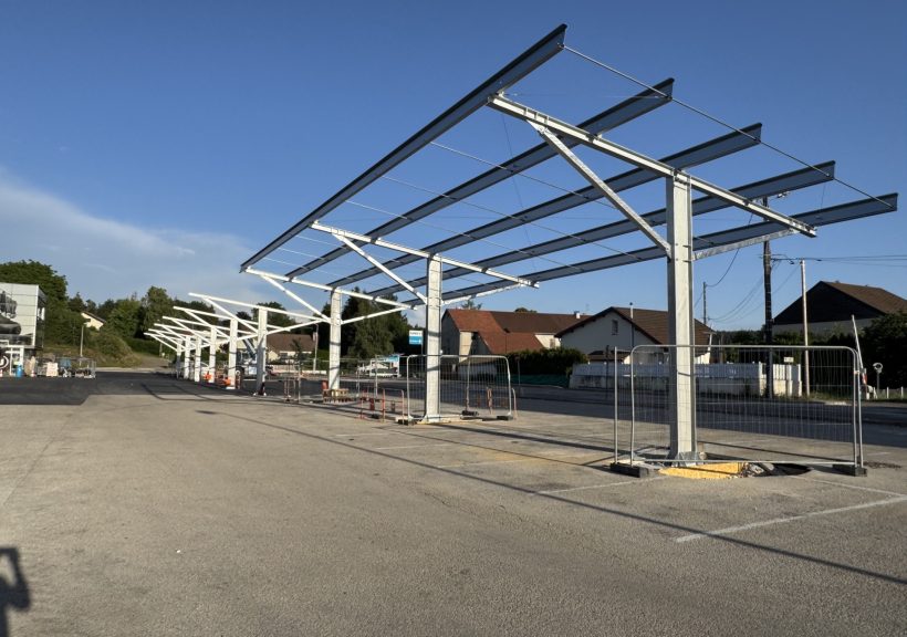 Fabrication et pose d’ombrières photovoltaïques dans le Jura (39)
