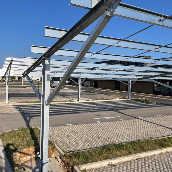 Fabrication et pose d’ombrières métalliques de parking en Bourgogne-Franche-Comté