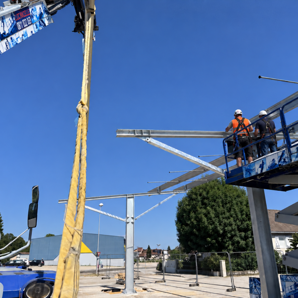 Fabrication et pose d’ombrières photovoltaïques dans le Jura (39)