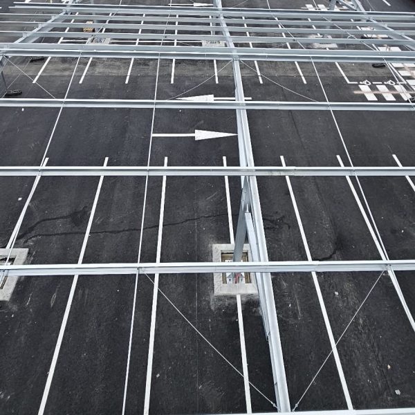 Réalisation d’ombrières photovoltaïques de 1 200 m² dans le Grand Est